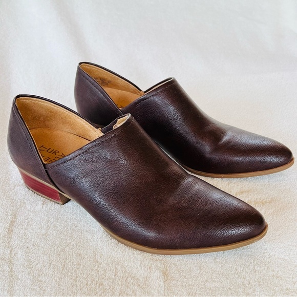 SoftWalk Dark Brown Leather Flats - Picture 2 of 12
